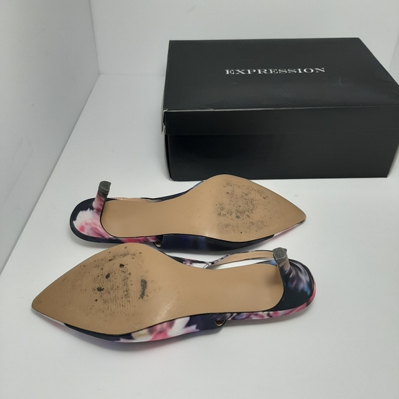 Expression Women Size 6 Heels Like New - Picture 3 of 6